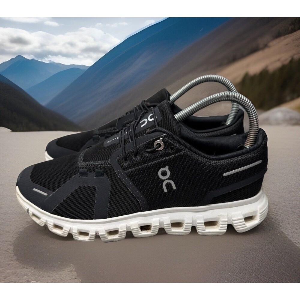On Cloud 5 Swiss Engineering Women Size 7 Black White Running Shoes Authentic